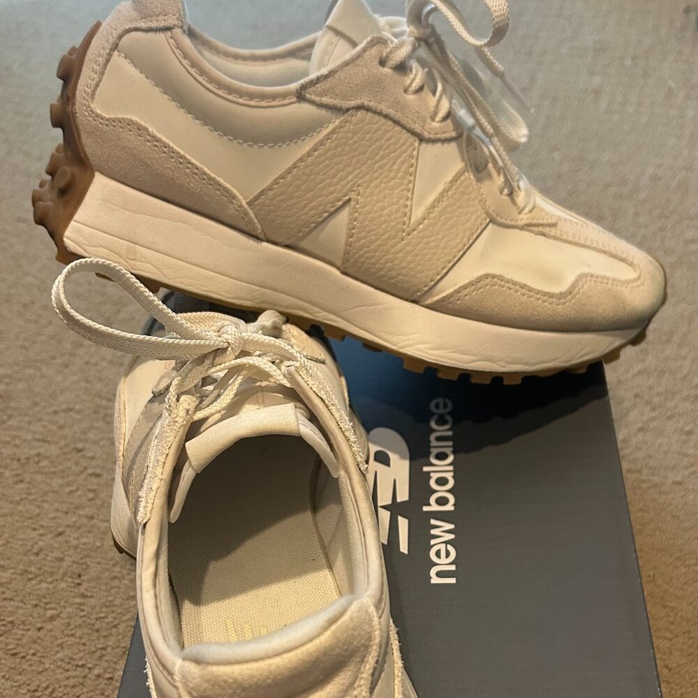 New Balance 327 Women Lifestyle Shoes